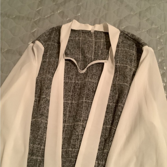 DRESS~GREY AND WHITE~ with PLEATED HEM~ LARGE - Picture 5 of 5